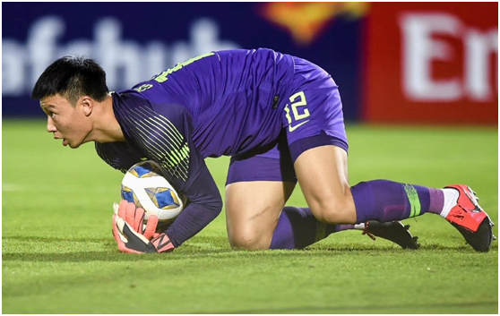  利物浦门将神勇发挥，多次扑救保住胜果