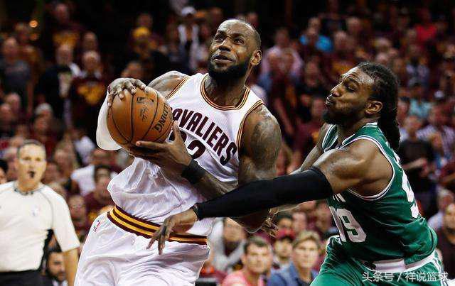  詹姆斯三双领衔湖人逆转勇士夺赛点