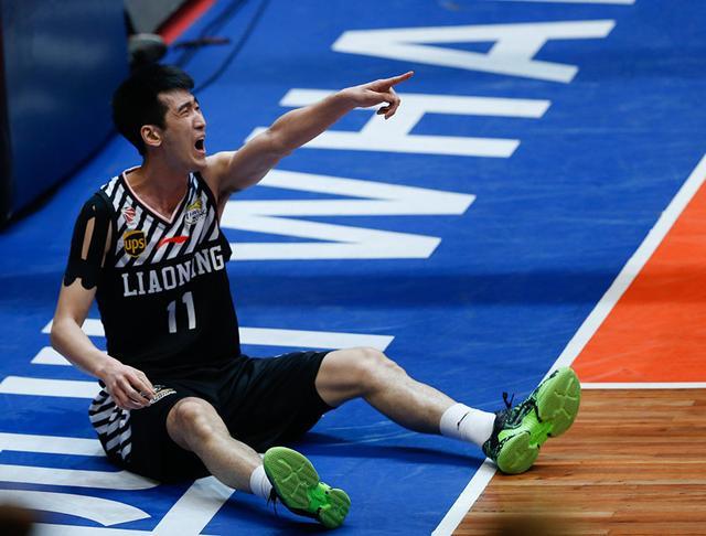 比勒菲尔德青训新星闪耀,本土天才惊艳联赛舞台    比勒菲尔德青训新星闪耀,本土天才惊艳联赛舞台