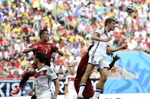 奇异果体育- 都灵队长染红离场，十人应战力拼平局  